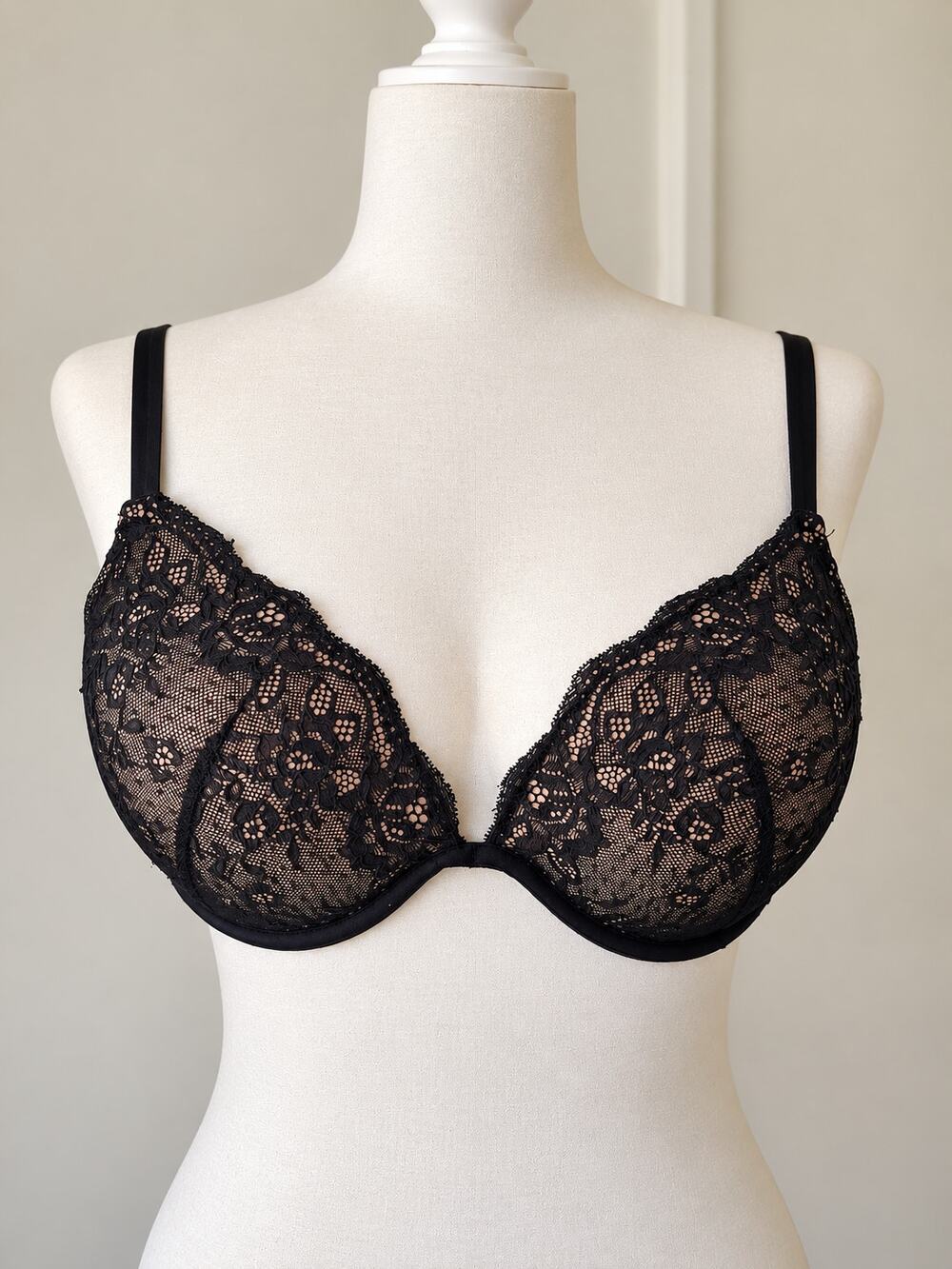 Maidenform 9407 Enthralled Lace Plunge Push-Up Bra Black/Beige Underwire 38C